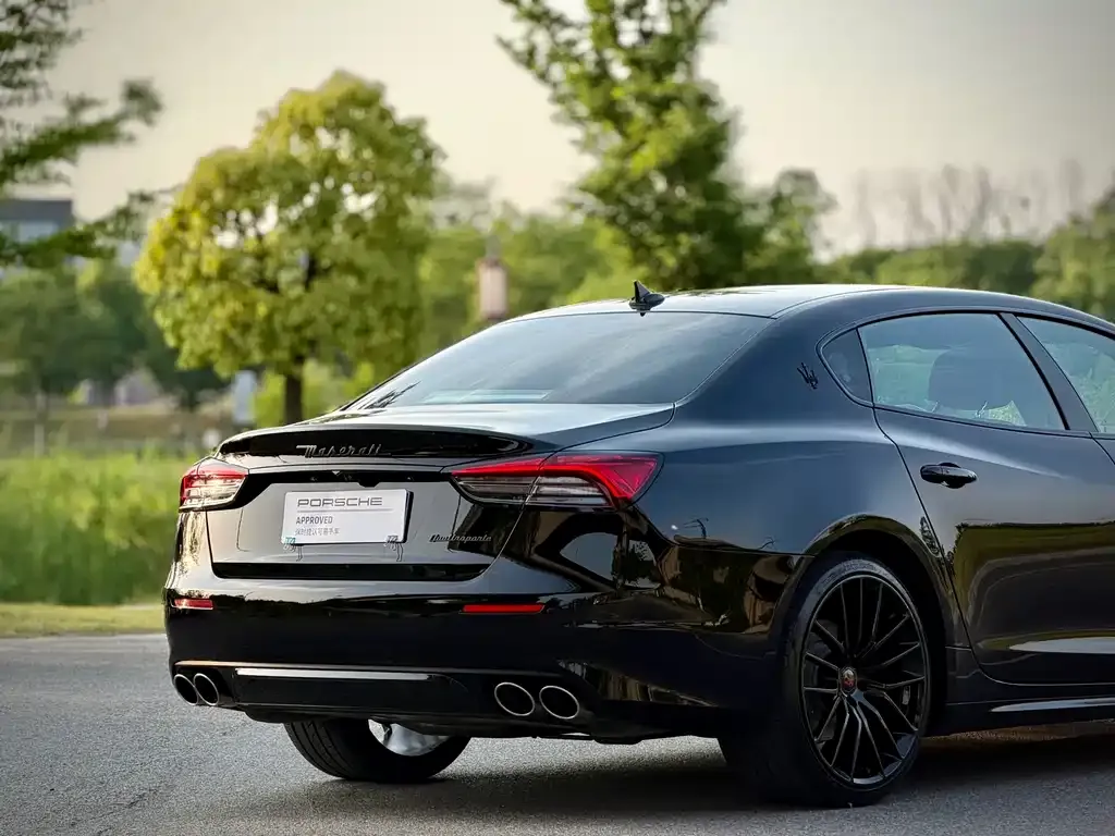 Maserati Quattroporte — фото 10
