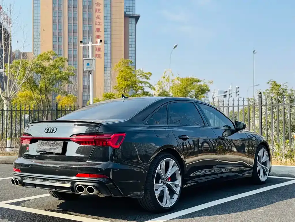 Audi A6L — фото 9