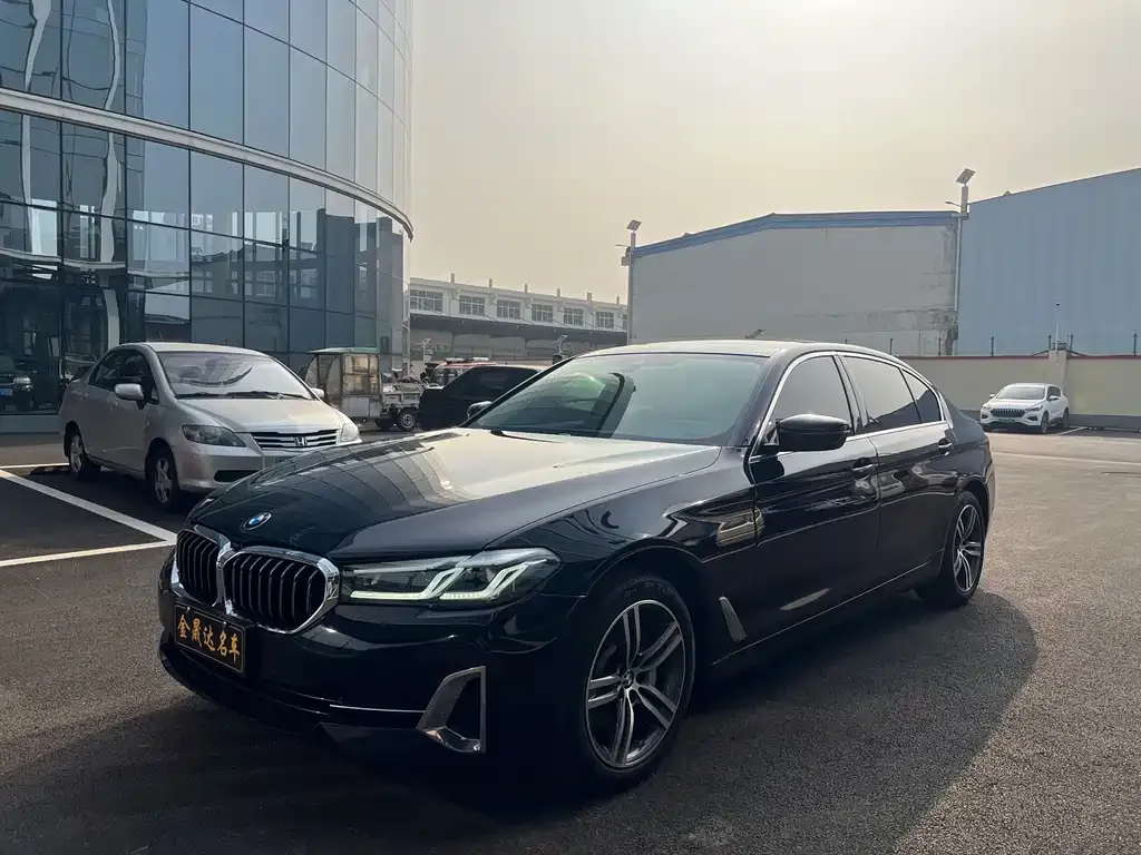 BMW 5 Series — фото 1