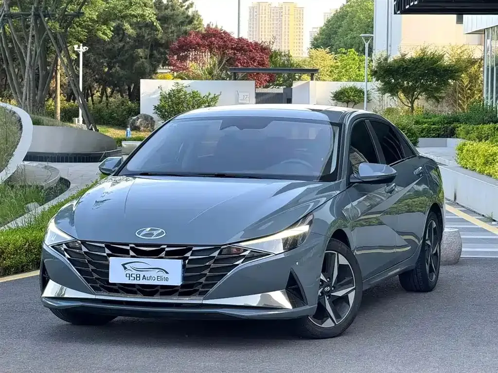 Hyundai Elantra — фото 1