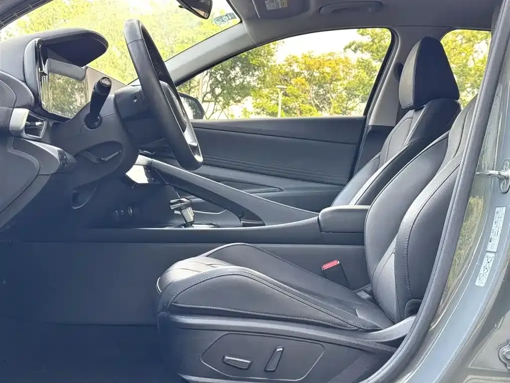Hyundai Elantra — фото 10