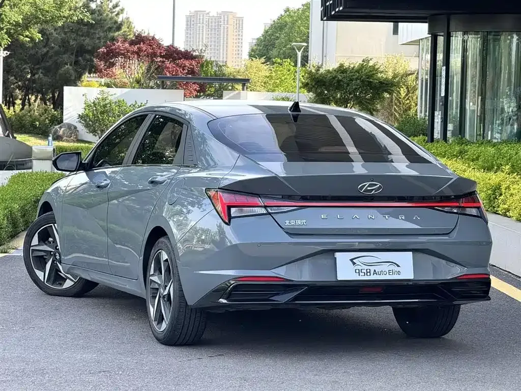 Hyundai Elantra — фото 7