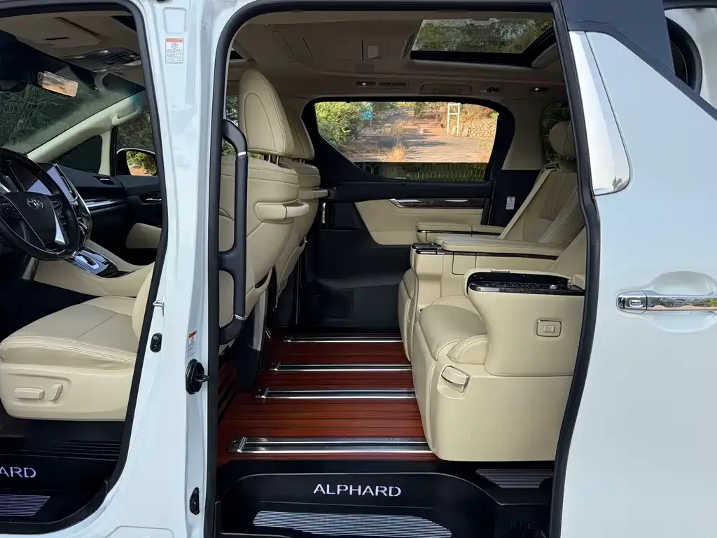 Toyota Vellfire — фото 4