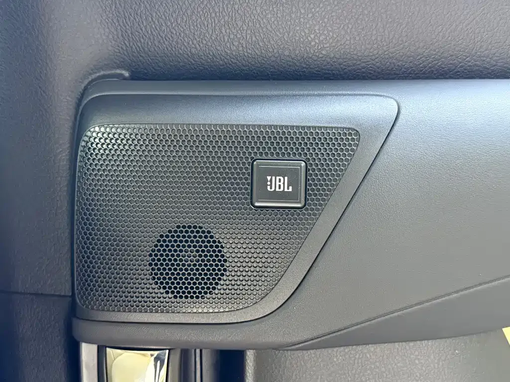 Toyota Vellfire — фото 8