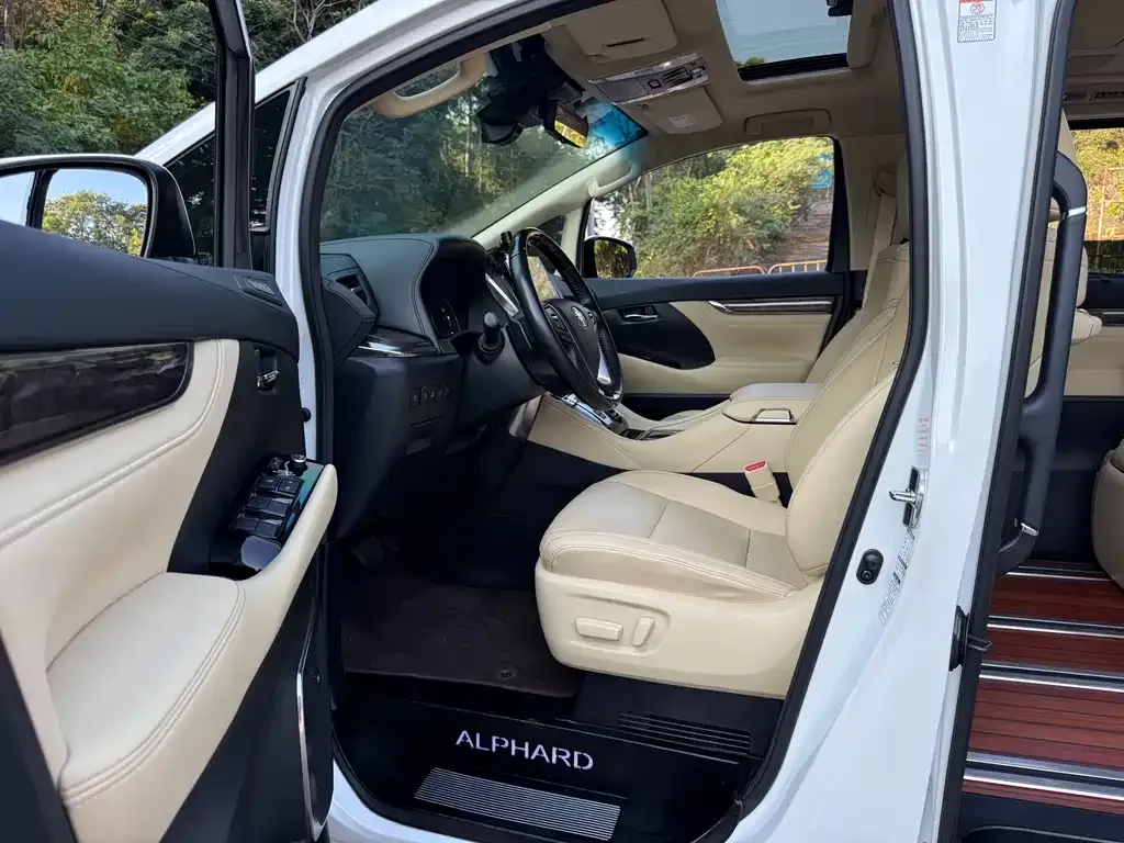 Toyota Vellfire — фото 2
