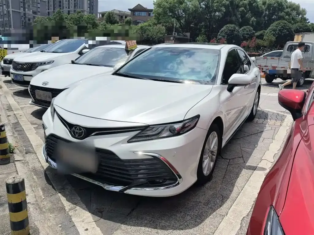Toyota Camry — фото 5