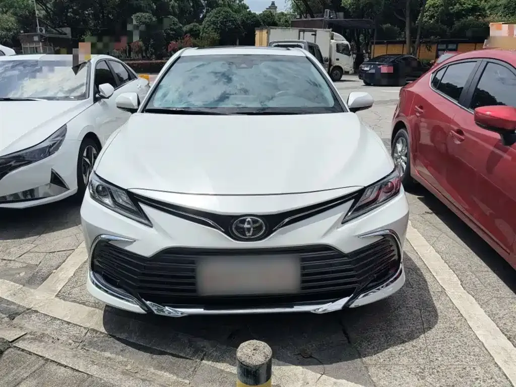 Toyota Camry — фото 2