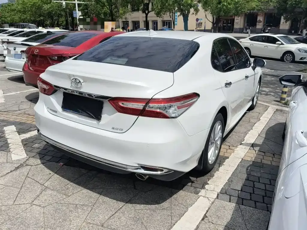 Toyota Camry — фото 6