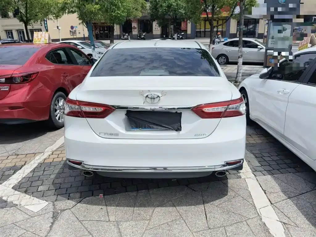 Toyota Camry — фото 4