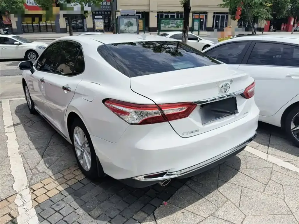 Toyota Camry — фото 10