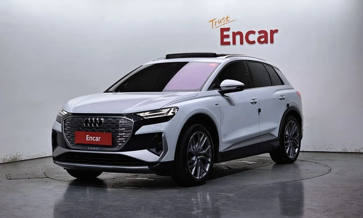 Audi Q4 e-tron — фото 1