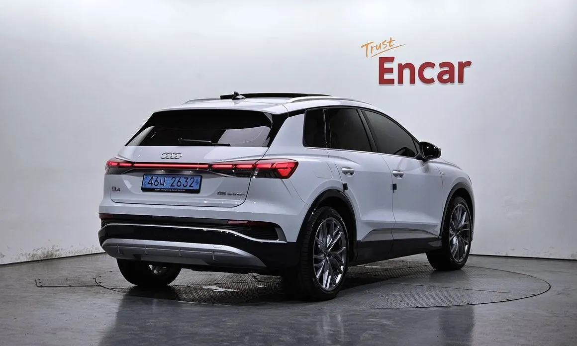 Audi Q4 e-tron — фото 2