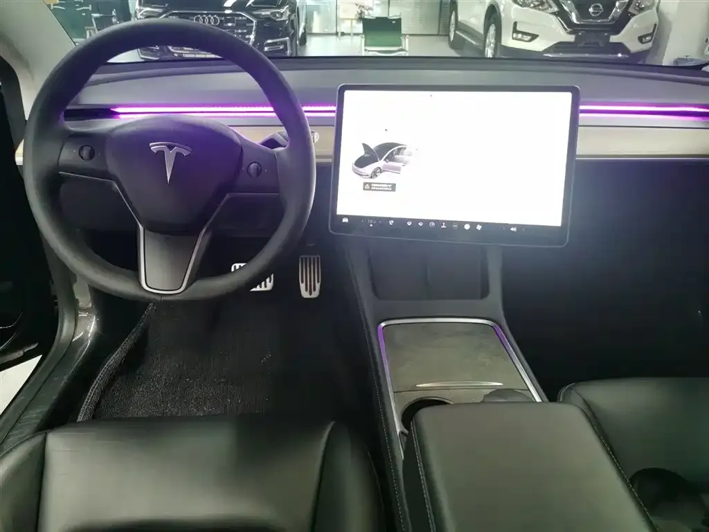 Tesla Model 3 — фото 5