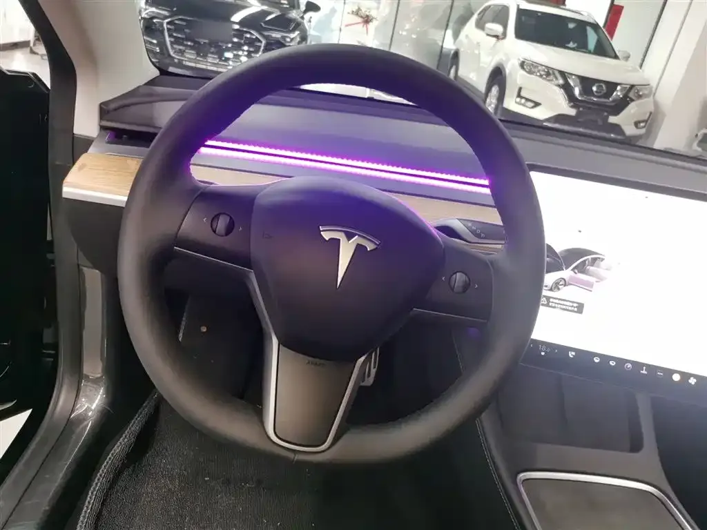 Tesla Model 3 — фото 8