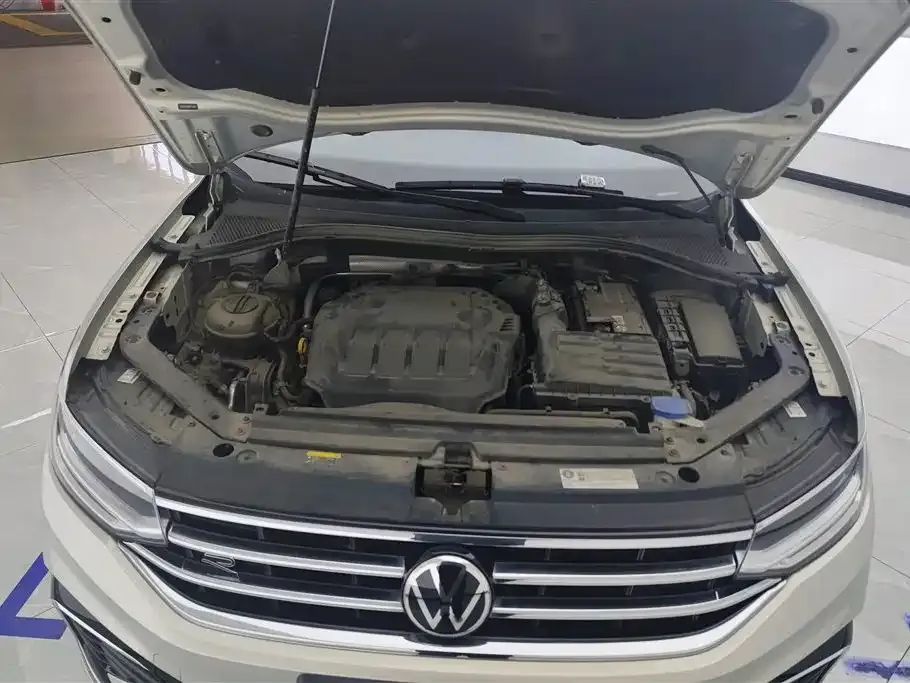 Volkswagen Tiguan L — фото 8
