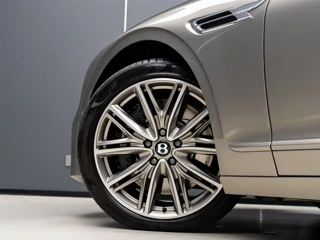Bentley Flying Spur PHEV — фото 7