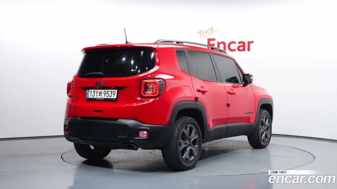 Jeep Renegade — фото 3