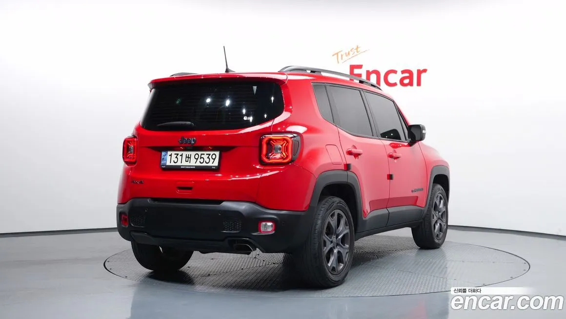 Jeep Renegade — фото 2
