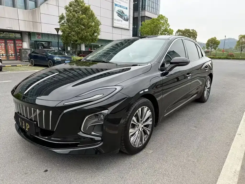 Hongqi E-QM5 — фото 1