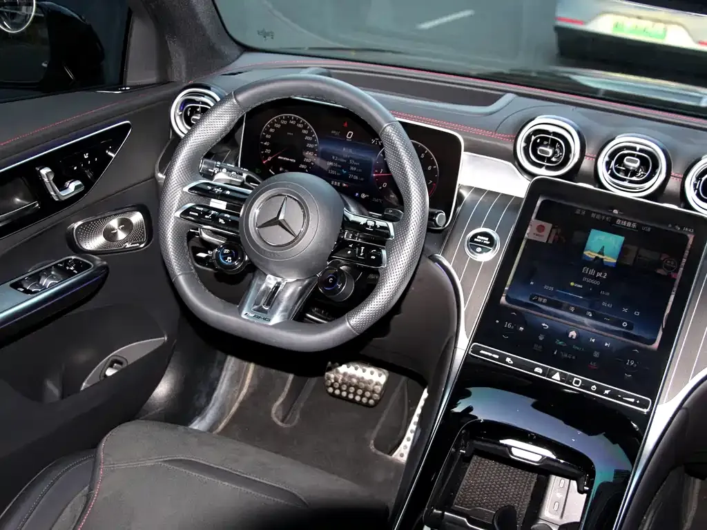 Mercedes-Benz GLC AMG — фото 10