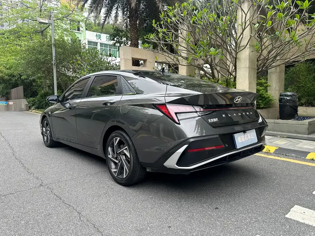 Hyundai Elantra — фото 10