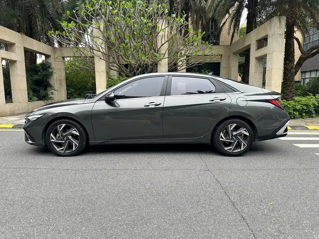 Hyundai Elantra — фото 6