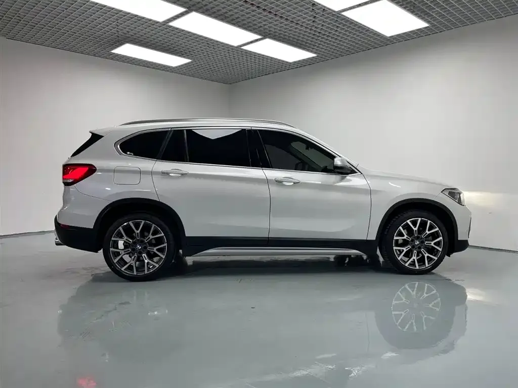 BMW X1 — фото 8