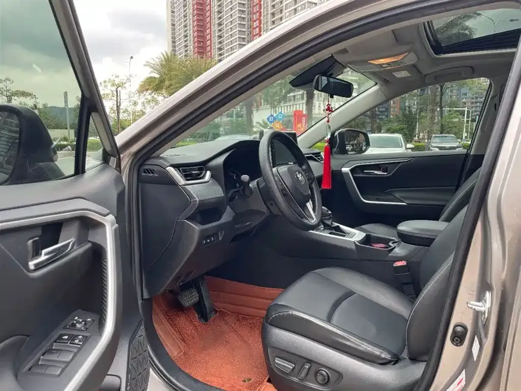 Toyota RAV4 — фото 2