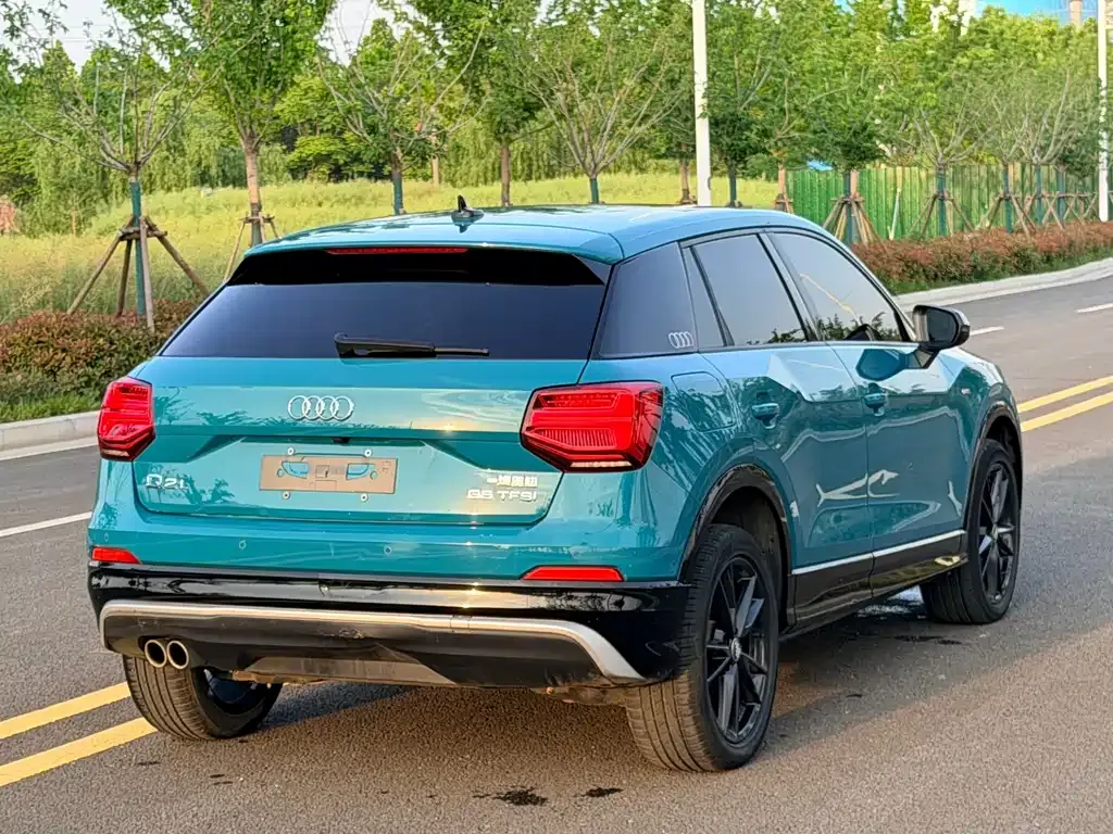 Audi Q2L — фото 6
