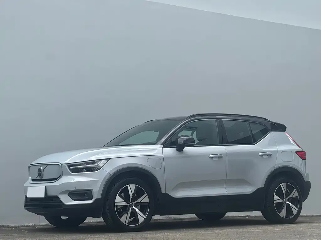 Volvo XC40 NEV — фото 1