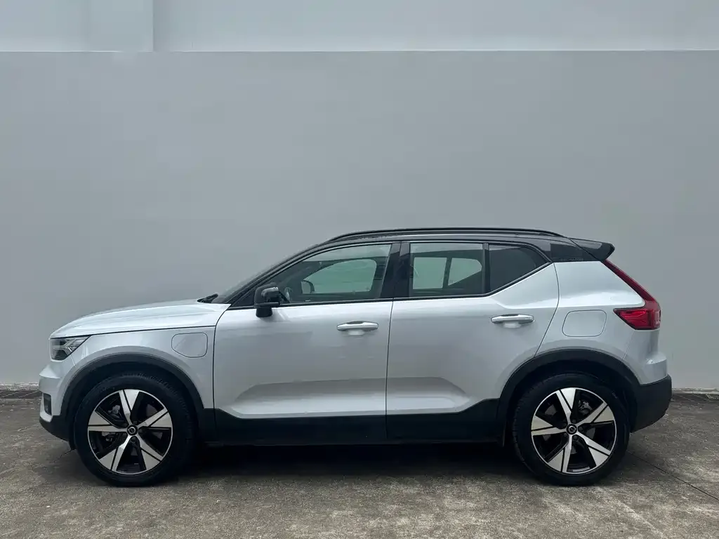 Volvo XC40 NEV — фото 6