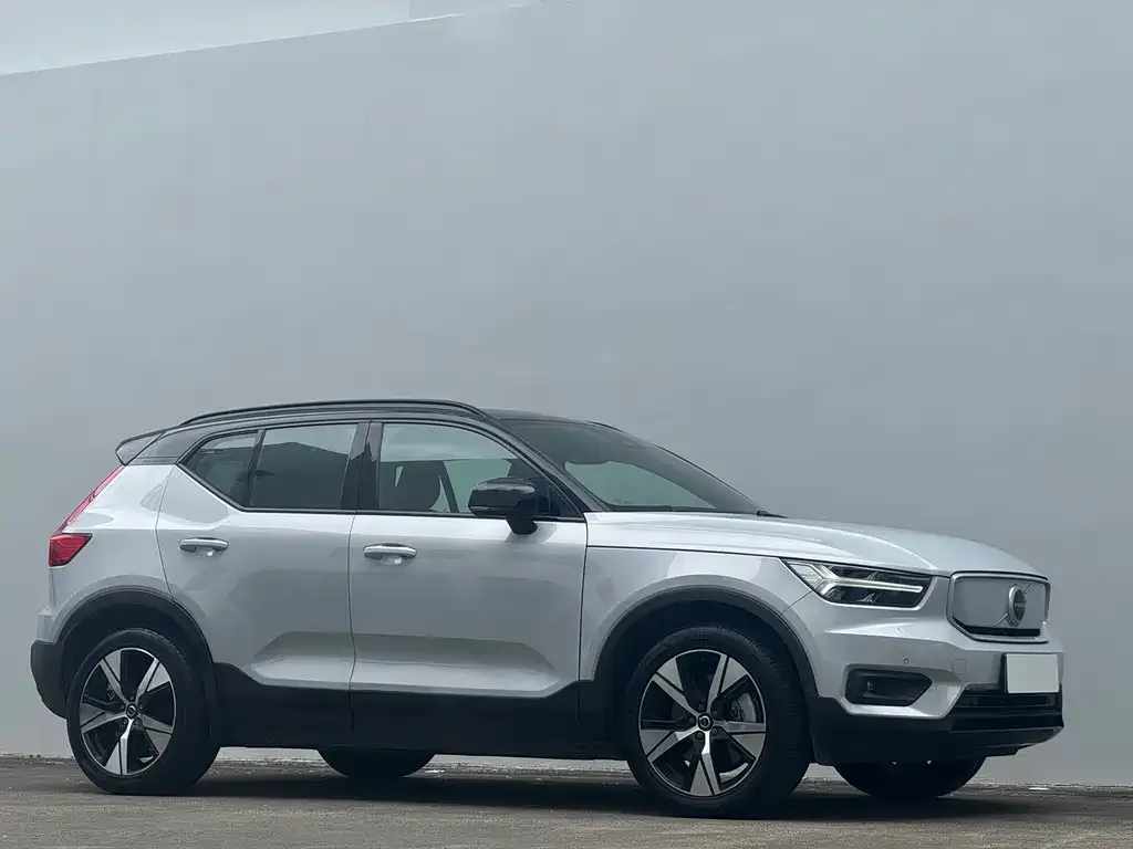 Volvo XC40 NEV — фото 2