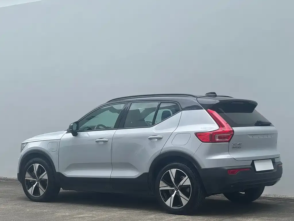 Volvo XC40 NEV — фото 3
