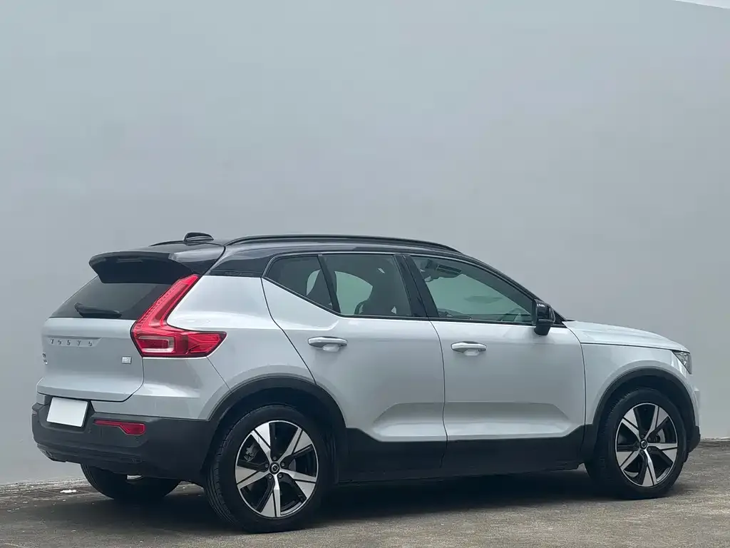 Volvo XC40 NEV — фото 4