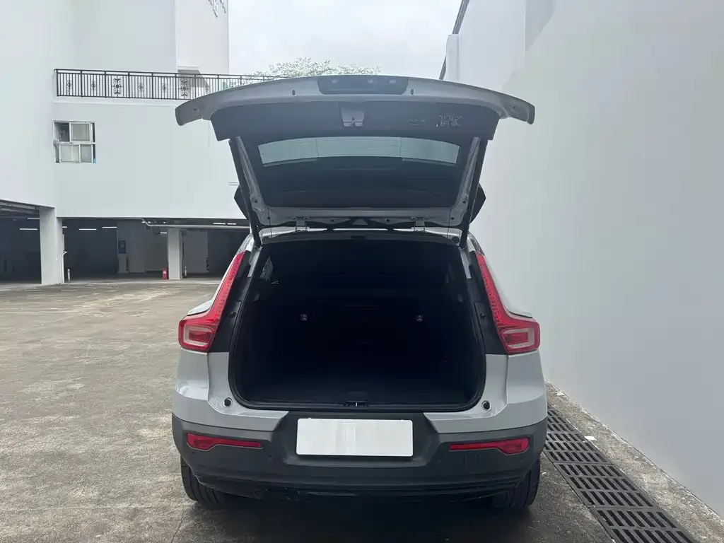 Volvo XC40 NEV — фото 8