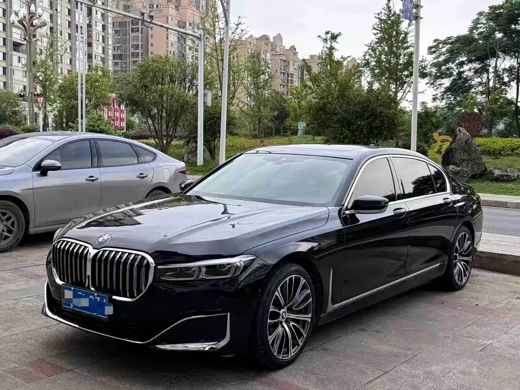 BMW 7 Series — фото 1