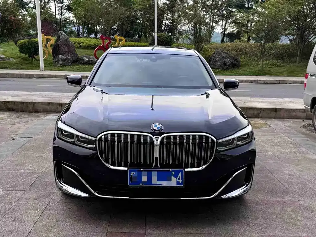 BMW 7 Series — фото 10