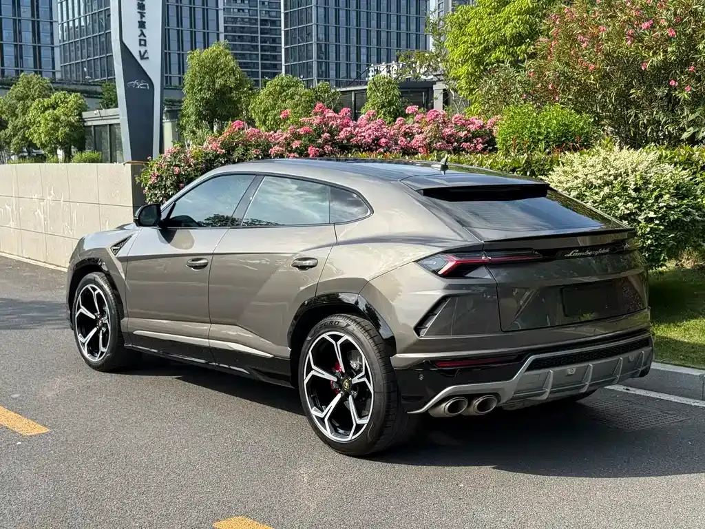 Lamborghini Urus — фото 6