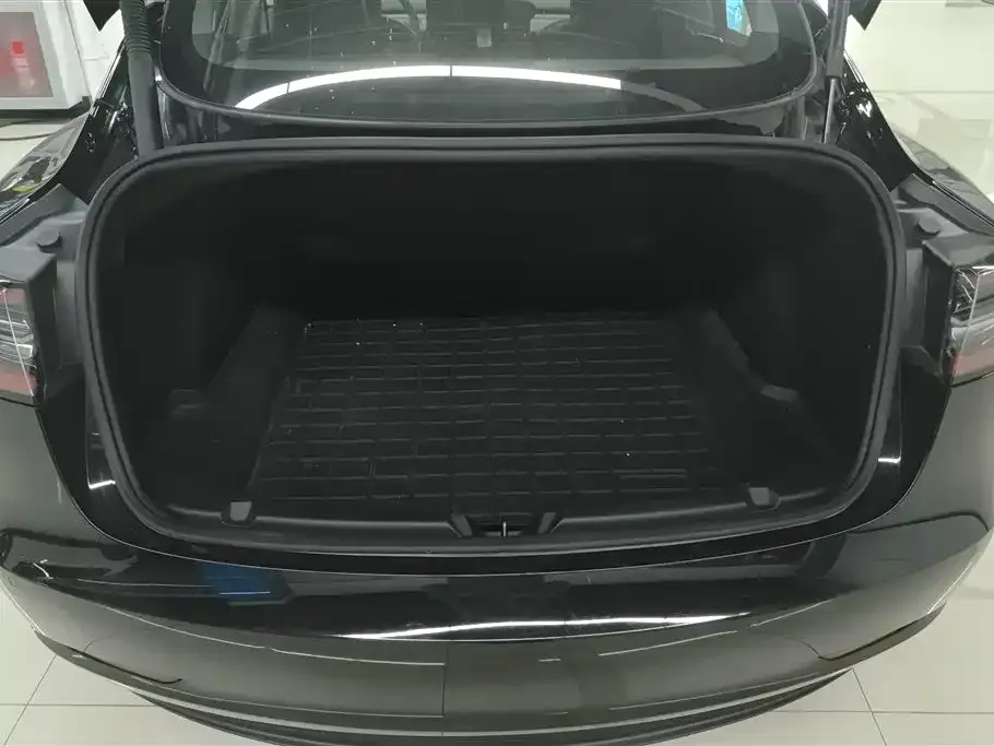 Tesla Model 3 — фото 6