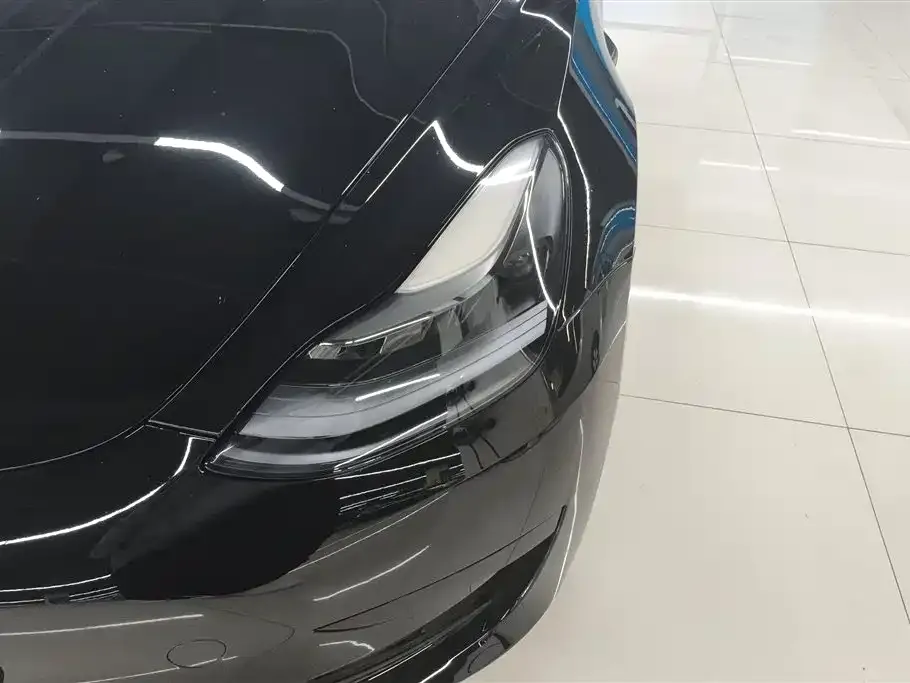 Tesla Model 3 — фото 9