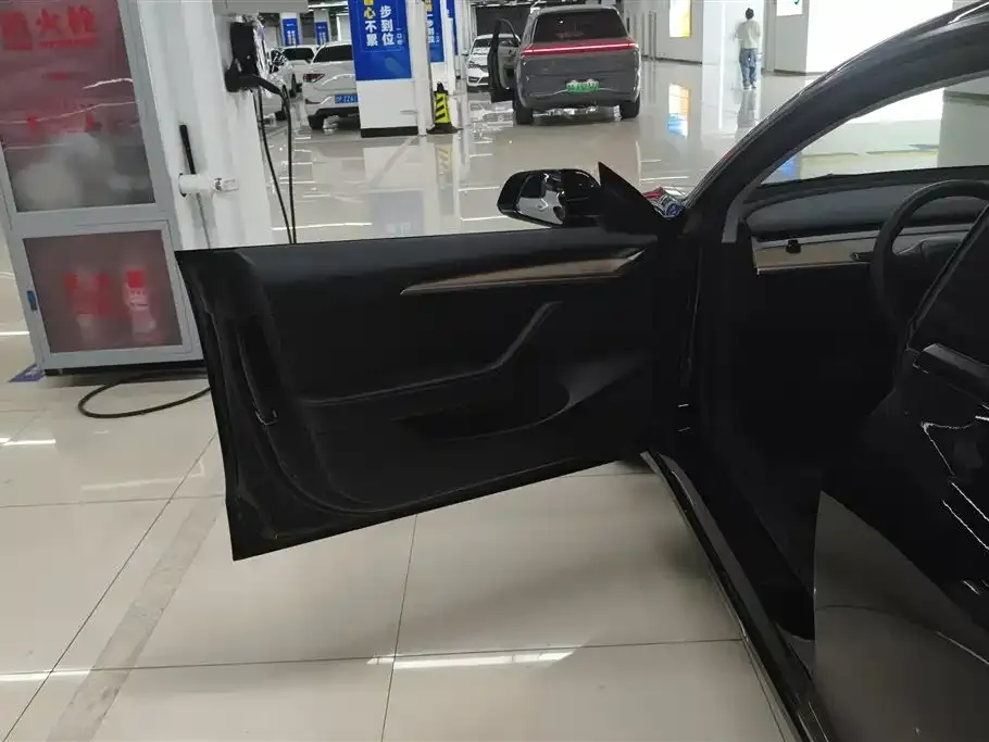 Tesla Model 3 — фото 3