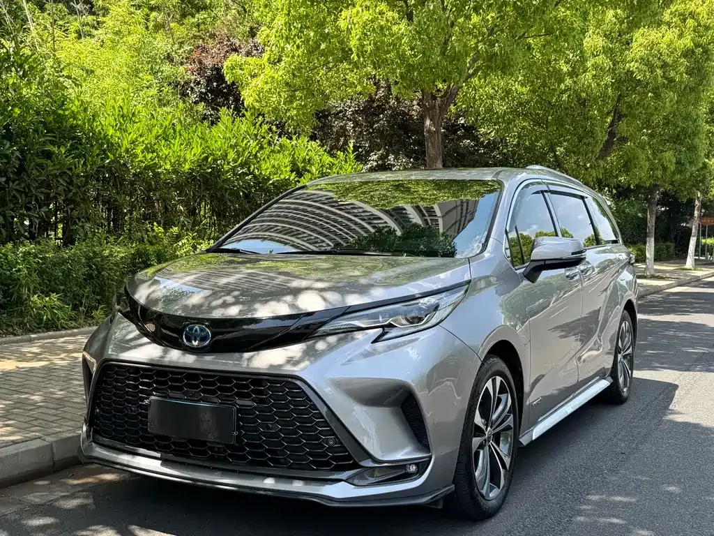 Toyota Granvia — фото 1