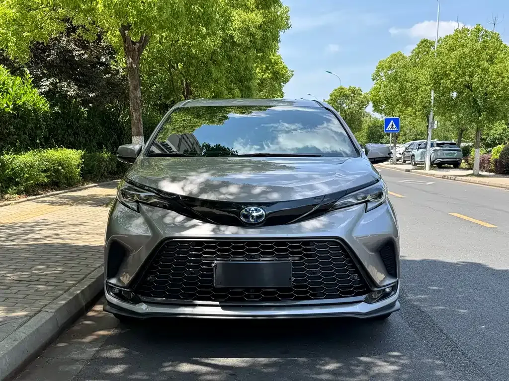 Toyota Granvia — фото 10