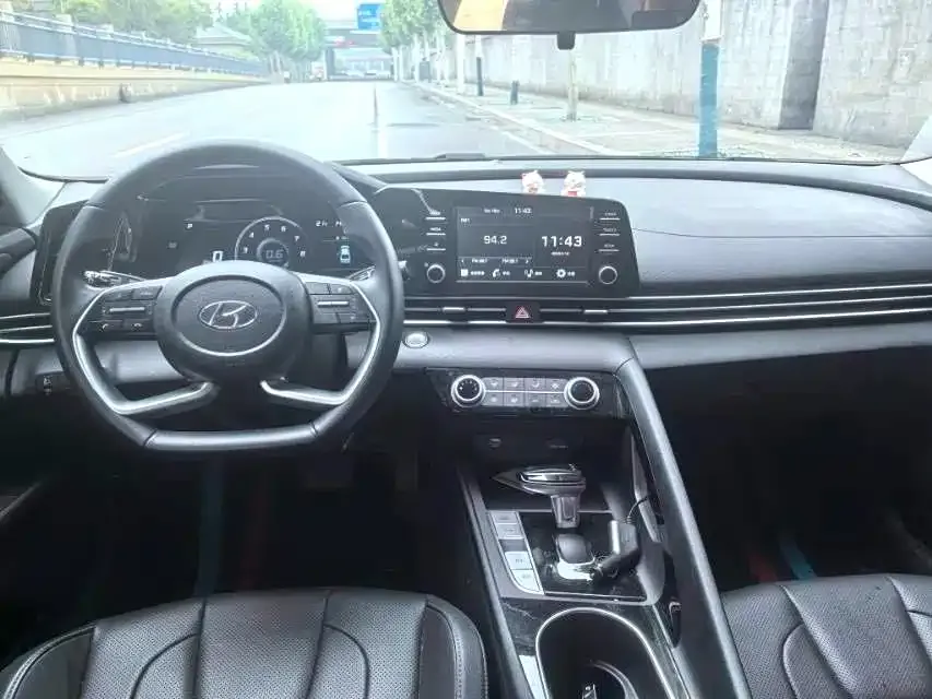 Hyundai Elantra — фото 10