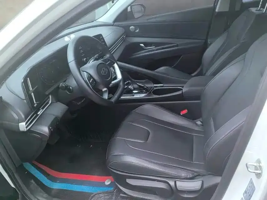 Hyundai Elantra — фото 4