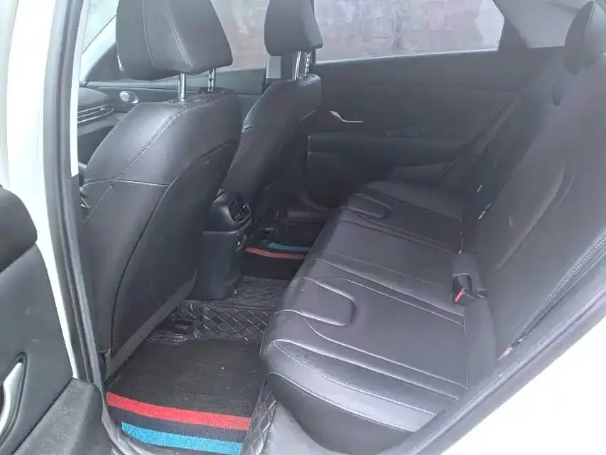 Hyundai Elantra — фото 2