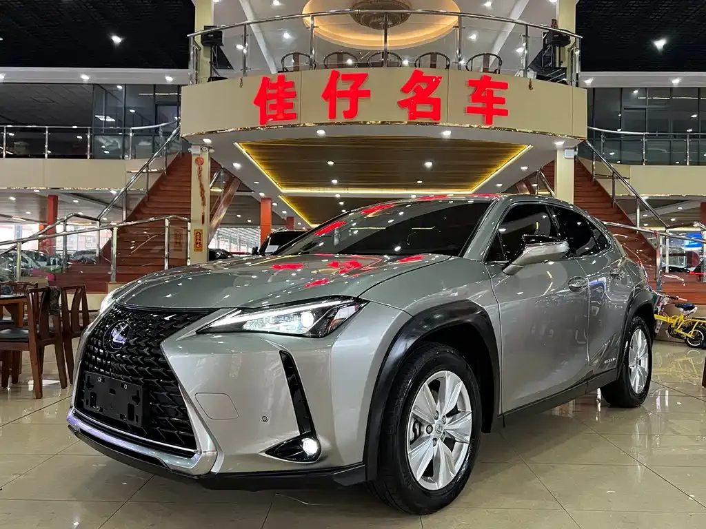 Lexus UX — фото 1