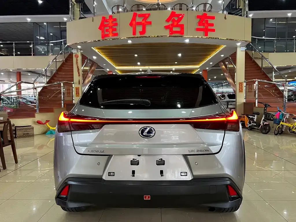 Lexus UX — фото 6