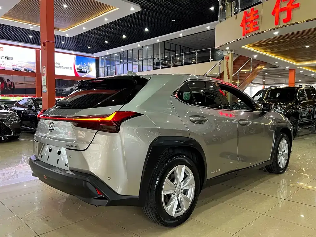 Lexus UX — фото 7