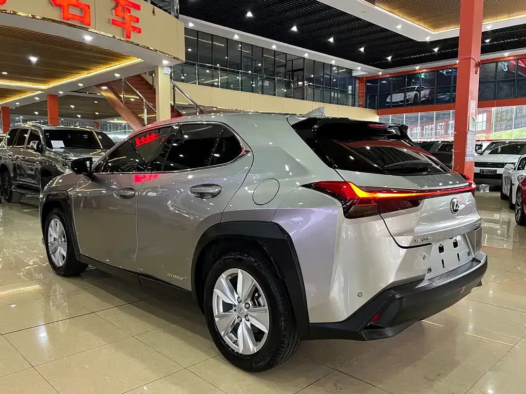 Lexus UX — фото 9